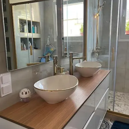 דירה View At The Location *